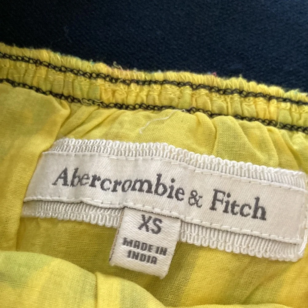 Abercrombie & Fitch yellow floral skirt for spring or summer, Y2K